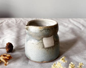 Tarro de cerámica azul y blanco para crema