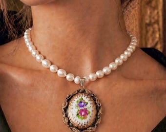 Zoetwaterparelketting bloemen camee hanger 925 zilver 22L goud Victoriaanse vintage stijl romantische bruids boho handbeschilderd sieraden