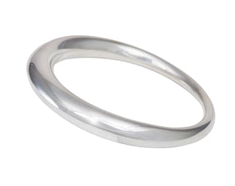 Silver Round Bangle with a Graduated Tapered Design