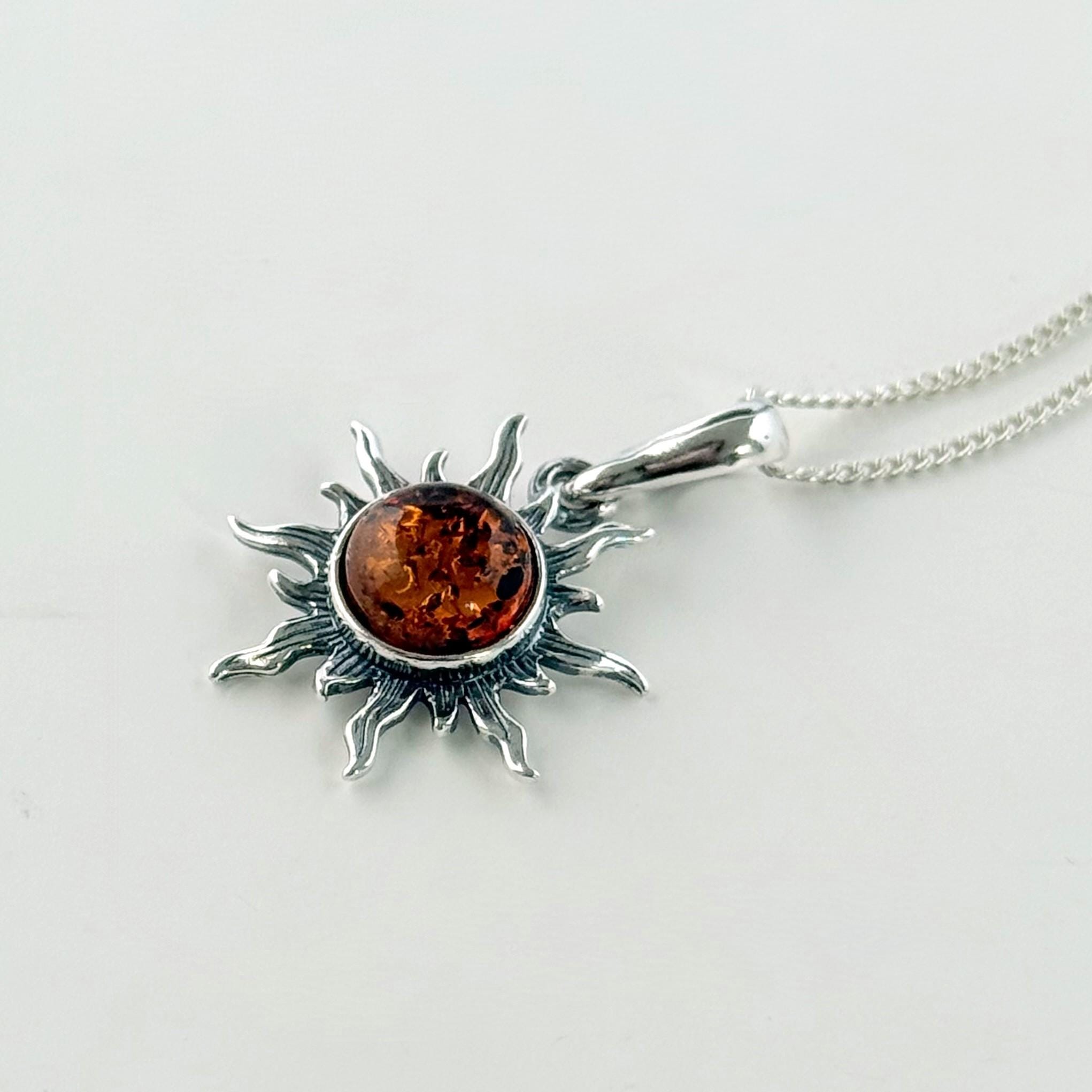 天然バルト海産琥珀の太陽デザインペンダントネックレス（酸化