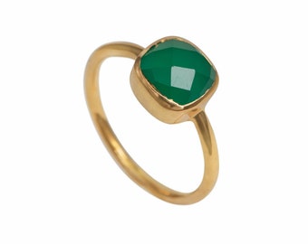 Facettierter Quadratschliff-natürlicher grüner Onyx-Edelstein-vergoldetes Sterlingsilber-stapelbarer Solitärring