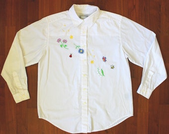 Vintage White Long Sleeve Nature Themed Embroidered Flowers and Bees Collared Buttons Up Shirt by Cabin Creek