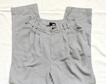 Pantalones de vestir vintage en blanco y negro con estampado de pata de gallo y cintura elástica para mujer de Fundamental Things Petites