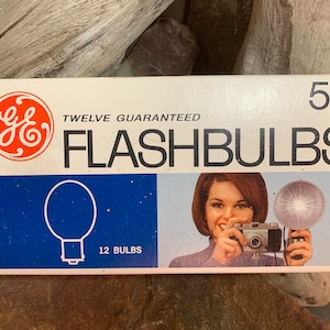 1960er GE 5B blaue MIB 12er Filmkamera mit Blitzlicht
