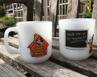 1981 Disney Schulhaus Glasbake Milchglas Kaffeebecher passendes Paar