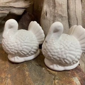 Thanksgiving Turkey Salt & Pepper Shaker Set White Ceramic Vintage Thanksgiving