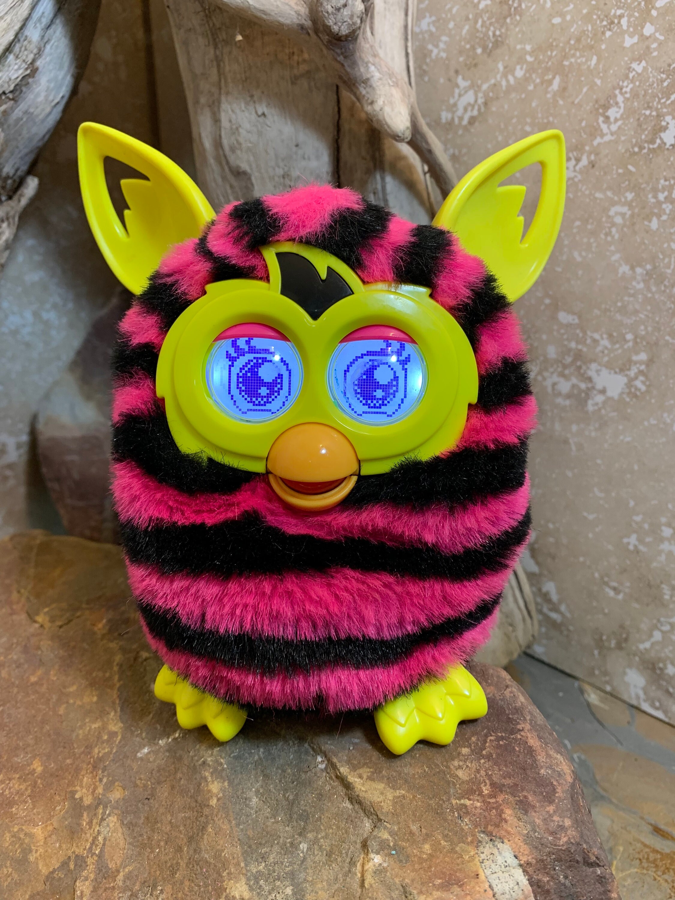Hasbro Furby BOOM PINK PEACOCK Interactive pet toy 