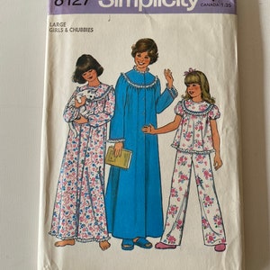 UNCUT 1977 Girls Nightgown Pajamas and Robe Sleepwear Sewing Pattern Simplicity 8127 Large
