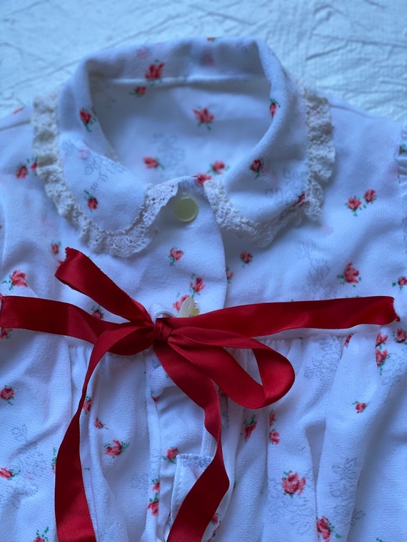 1980s Toddler Floral Print Robe Rosebud Ruffled R… - image 2