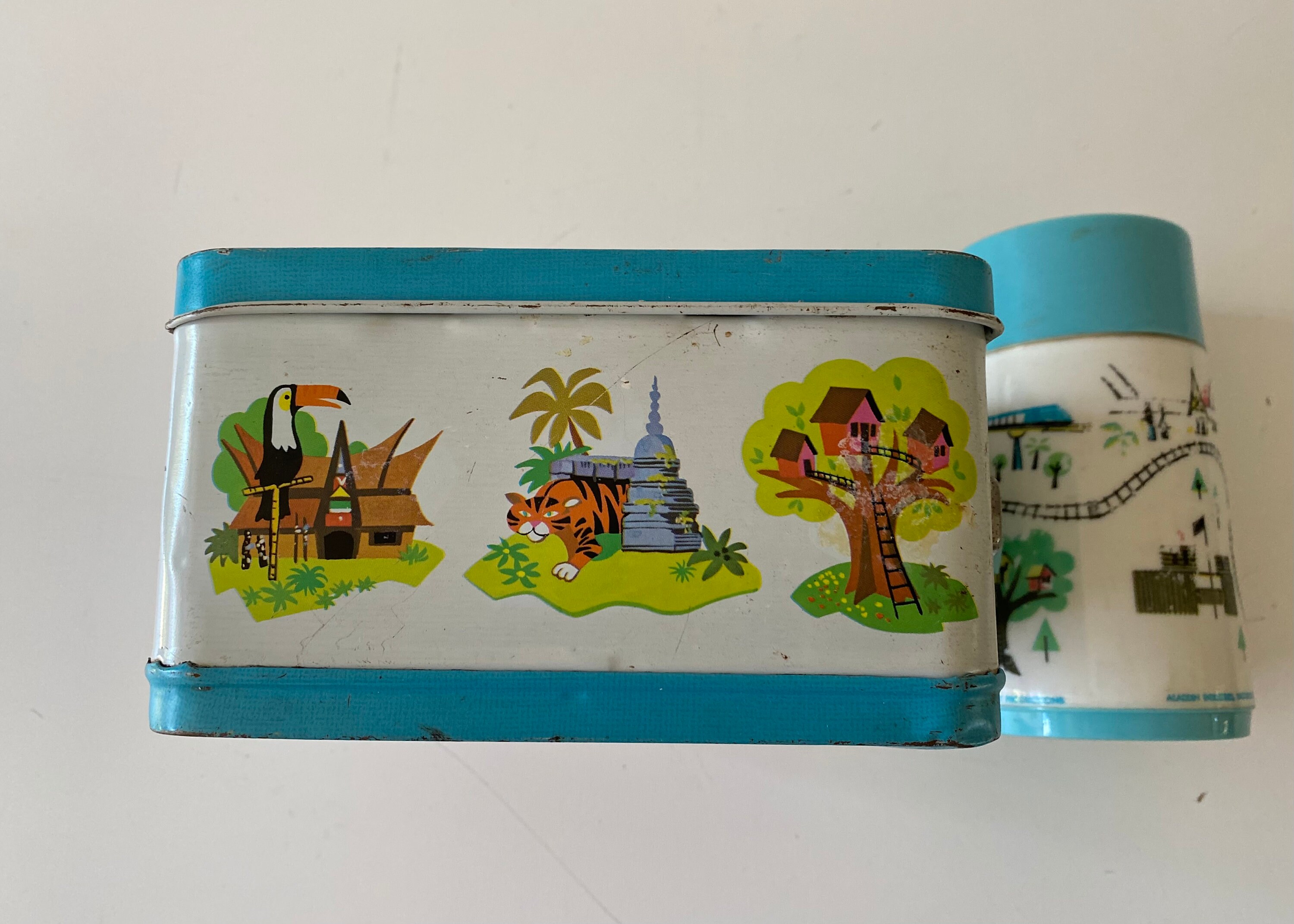 Vintage Walt Disney World Metal Lunch Box & Thermos Country 