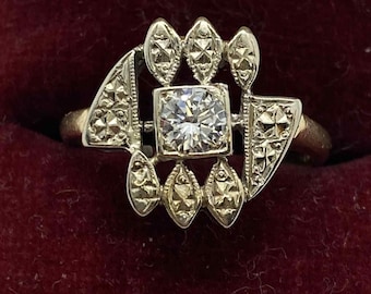 Beautiful Unique Vintage .30ctw Diamond Solitaire Art Deco Ladies Ring