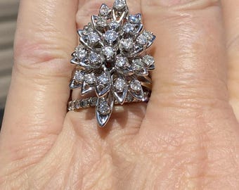 ENORME anillo de cóctel de diamantes para dama de oro blanco de 14 quilates y 2,24 cts.