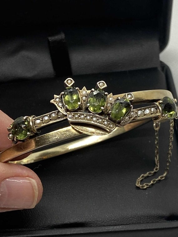 Vintage Smith & Pepper 9ct Solid Gold Peridot and Seed Pearl Tiara Crown Hinged Bangle Bracelet, Birmingham Hallmark