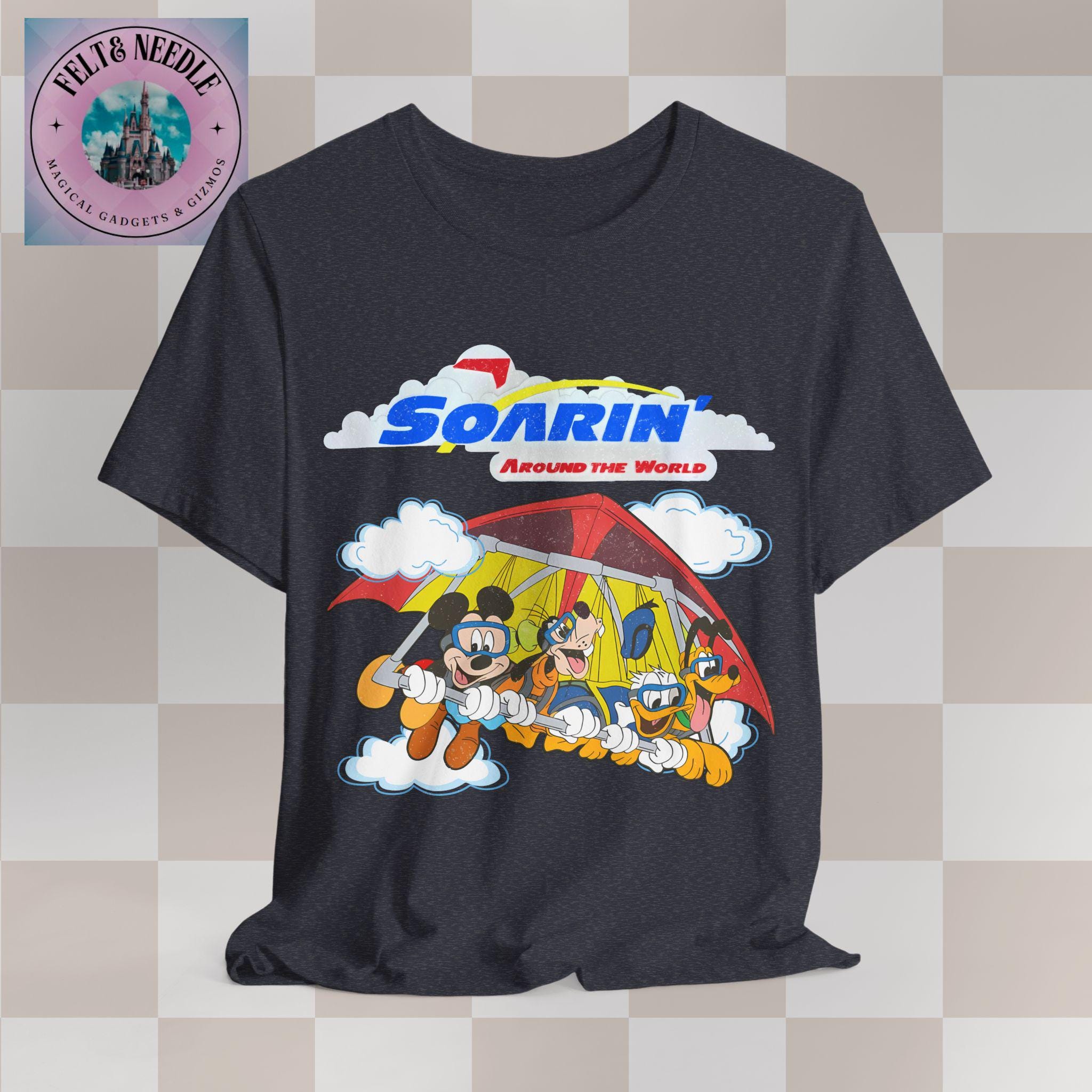 ヴィンテージ ソアリン・アラウンド・ザ・ワールド Tシャツ、ハング