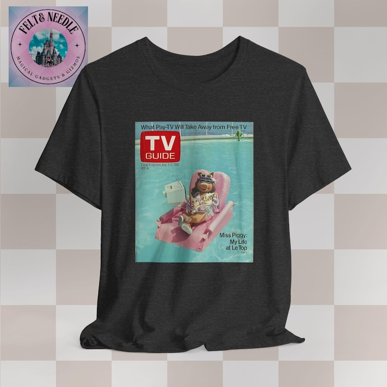 Unisex T-Shirt, Tv Guide Fräulein Piggy Cover, Mein Leben im Le Top Shirt, Geschenk für Muppet Fans, Retro TV Print T-Shirt, lustiges Schwein T-Shirt, Sommer T-Shirt Dark Grey Heather