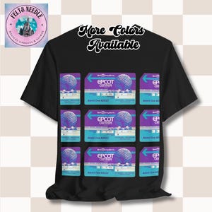 Puede incluir: Camiseta negra con un diseño vintage de varios boletos del Centro EPCOT. Los boletos son morados, azules y blancos con un gráfico de la esfera del Centro EPCOT. El texto en los boletos dice "Walt Disney World EPCOT Center" y "Admit One Adult".