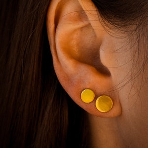 24k Gold Stud Discs - Smooth or Hammered - 3mm 5mm 6mm 8mm - Choose Your Size - Minimalist Gold Earrings - Pure Gold Stud Earrings (E1)