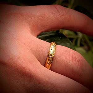 Floral Pattern 24k Gold Ring, Handmade Women's Band image 4