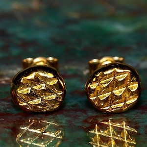 Small 24k Gold Grid Studs - High Purity 5mm Gold Discs - Crosshatch - Minimalist Gold Earrings - Solid Gold Stud Earrings 24k 14k (N1502)