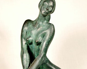 Escultura de arte moderno,  desnudo mujer sentada