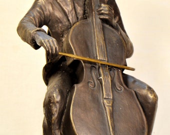 Escultura tema  musical, violoncelista en concierto