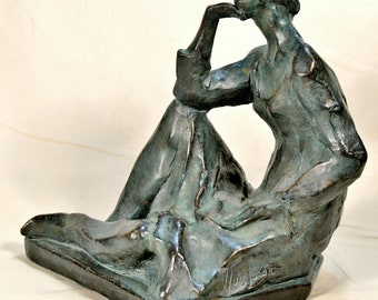 Sculpture Statue, seated woman, garden maison gift