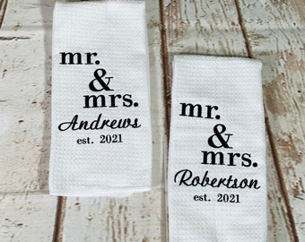 Mr and Mrs gifts, Kitchen Towel - Personalized towel, Kitchen Decor, Wedding gift, gift for her, home decor, anniversary gift