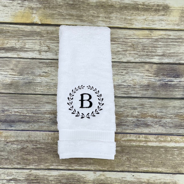 Custom Bathroom Hand Towel with Monogram / Personalized Hand Towel / Embroidered Hand towels / Monogrammed towels / wedding gift