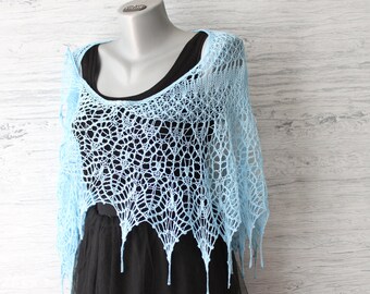 Xale de renda azul claro tricotado à mão: manta boho para casamento em lã merino