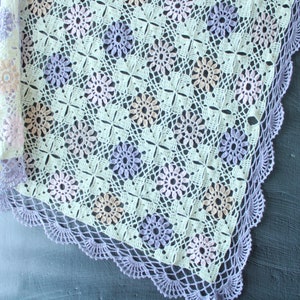 Crochet baby blanket Granny square afghan blanket Pastel patchwork baby blanket throw Vintage baby blanket handmade
