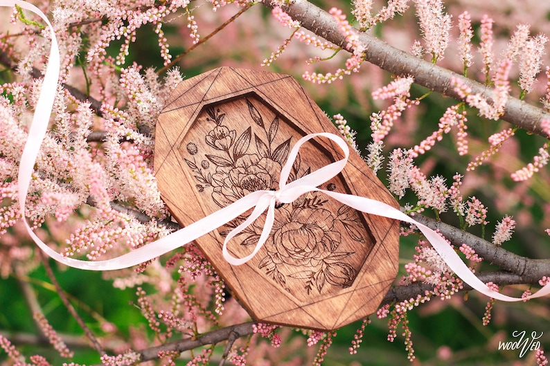 Geometry Roses Wedding Ring Bearer Box Personalized Wooden Ring Pillow Alternative Custom Wood Box for Rings Ring Holder Wedding Gift Ideas
