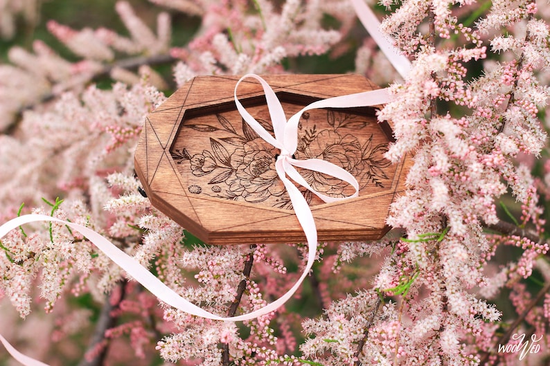 Geometry Roses Wedding Ring Bearer Box Personalized Wooden Ring Pillow Alternative Custom Wood Box for Rings Ring Holder Wedding Gift Ideas
