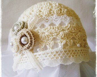 Beige vintage crochet hat with beads, flowers und ruffles