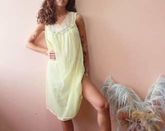 VINTAGE YELLOW 60S NIGHTGOWN