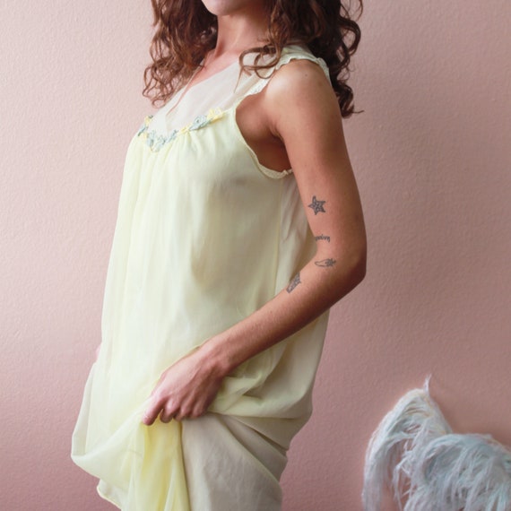 VINTAGE YELLOW 60S NIGHTGOWN - image 2
