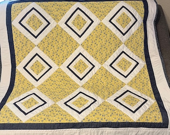 Quilt, Lap Quilt, Handmade Lap Quilt, Patchwork Blanket, Lap Size Quilt, Quilted Blanket, Couch Blanket, Reading Blanket, Patchwork Quilt