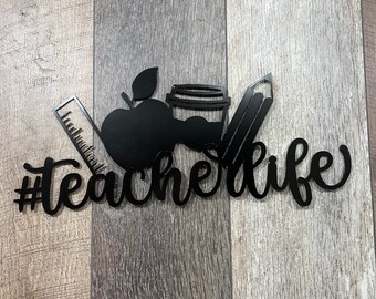 arte mural de metal sobre la vida del profesor