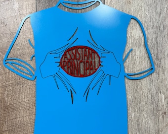 Camiseta de subdirector con arte en metal