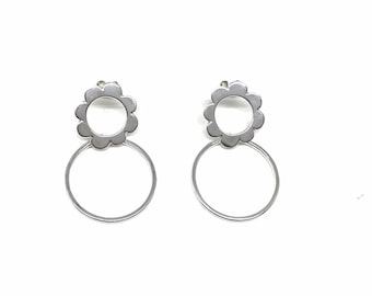 Daisy flower earrings in Sterling Silver for a trendy look with a floral touch jewelry, feminine and original