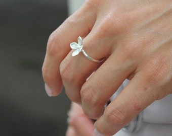 Lilac ring in Sterling Silver inspired from the Lilac flower, easy to wear.