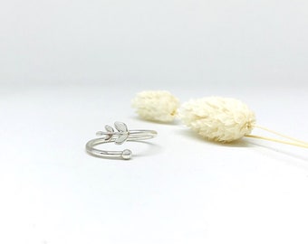 Open ring in solid Sterling Silver with leaves, stackable and adjustable for every day