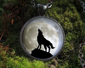 Glow in the dark / Moon and Wolf / Glowing necklace / Glowing jewelry / Glow in the dark Pendant / Wolf howling at the Moon / Wolf Pendant