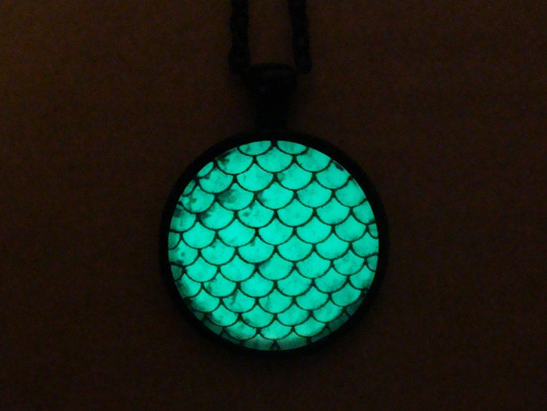 Glowing Necklace Mermaid Scales / Glow in the dark / Green Scales / Mermaid Jewelry / Glowing Pendant / Mermaid Pendant / Mermaid Necklace image 3