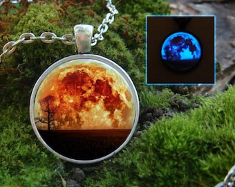 Resplandor de la luna de rojo oscuro / collar de luna / brillante joyería / resplandor en el oscuro colgante naranja Luna / azul Luna / resplandor la luna y del árbol de la luna