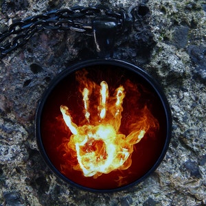 Glühende Halskette Feuer Hand / Glowing Hand / Leuchten im Dunkeln / Feuer Halskette / Hand Anhänger / Flamme Schmuck / Schmuck Glow / Light Halskette