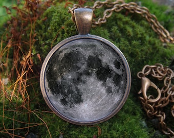 Brilla en la oscuridad / Luna gris / Collar brillante / Joyas brillantes / Joyería resplandeciente / Brilla en el colgante oscuro / Colgante único / Noche y luna