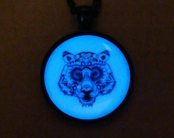 Tiger Necklace Glow in the Dark / Glowing Necklace / Tiger head / Glow Jewelry / Animal Pendant / Glowing in the Dark / Black Tiger / Wild