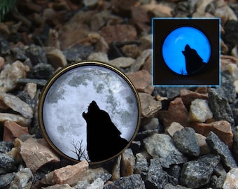 Glowing Ring Wolf and Moon / Glow in the dark / Black Wolf / Glowing Moon / Moon Ring / Wolf Ring / Glow ring / Glowing ring / Handmade ring
