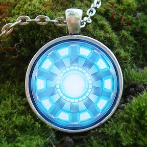 Super-Helden Halskette Glühen in der dunklen glühende Anhänger Superhelden Halskette glühende Schmuck Leuchten super Heros Halskette personalisierte Superheld