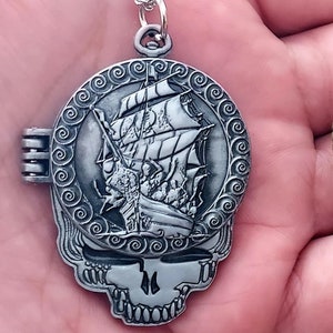 Ship of Fools>Franklin's Tower Pendant w/ Chain